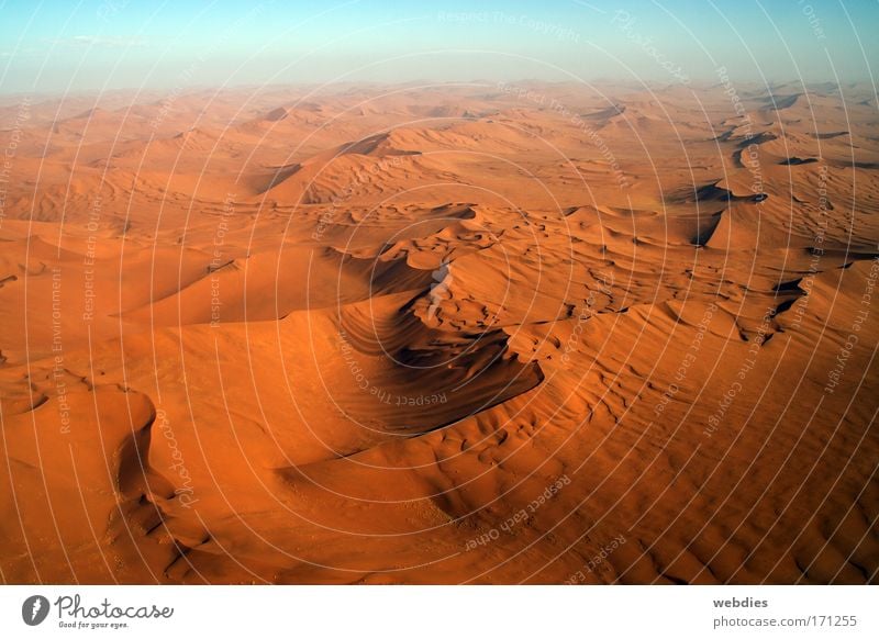 Endlich Wüste! mehrfarbig Außenaufnahme Menschenleer Abend Schatten Vogelperspektive Landschaft Urelemente Erde Sand Himmel Horizont Sonnenaufgang