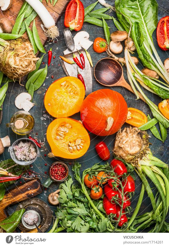 Kürbisse und leckeres Gemüse für schmackhafte Küche Lebensmittel Kräuter & Gewürze Öl Ernährung Mittagessen Abendessen Büffet Brunch Festessen Bioprodukte