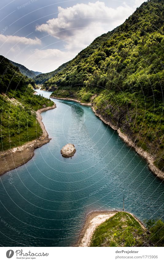 Stausee am Gardasee Ferne Freiheit wandern Erneuerbare Energie Wasserkraftwerk Umwelt Natur Landschaft Pflanze Tier Sommer Schönes Wetter Wald Hügel Seeufer