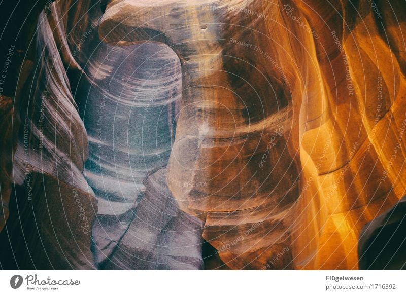 Upper Antelope Canyon [43] Tourismus Ausflug Hügel Felsen Berge u. Gebirge Schlucht Stein Sand berühren eckig USA Amerika Felswand Felsvorsprung Felsspalten