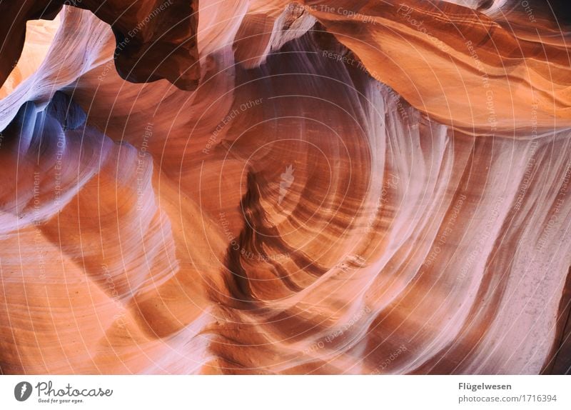 Upper Antelope Canyon [42] Tourismus Ausflug Hügel Felsen Berge u. Gebirge Schlucht Stein Sand berühren eckig USA Amerika Felswand Felsvorsprung Felsspalten