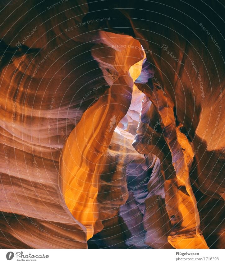 Upper Antelope Canyon [40] Tourismus Ausflug Hügel Felsen Berge u. Gebirge Schlucht Stein Sand berühren eckig USA Amerika Felswand Felsvorsprung Felsspalten