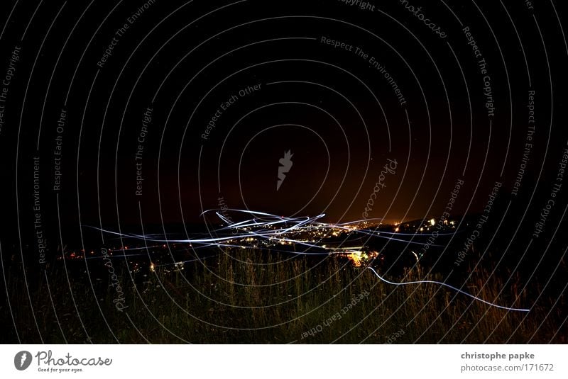 Small City Lights Nachthimmel Stern Siegen Kleinstadt Stadt Stadtrand Skyline Menschenleer Streifen außergewöhnlich dunkel Bewegung Lichtspiel Lichteffekt