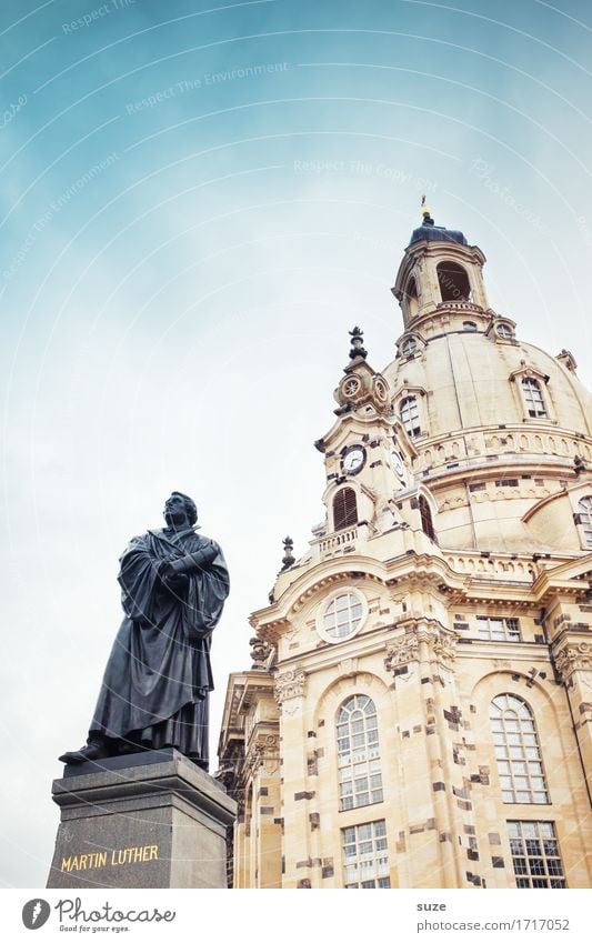 Reformator Tourismus Städtereise Skulptur Kultur Himmel Stadt Stadtzentrum Platz Marktplatz Architektur Sehenswürdigkeit Wahrzeichen Denkmal Zeichen stehen alt