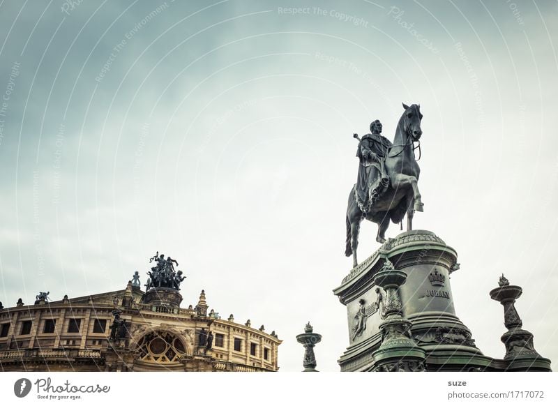 Vorwärts voran Tourismus Städtereise Skulptur Kultur Himmel Stadt Platz Architektur Sehenswürdigkeit Wahrzeichen Denkmal Pferd alt historisch Religion & Glaube