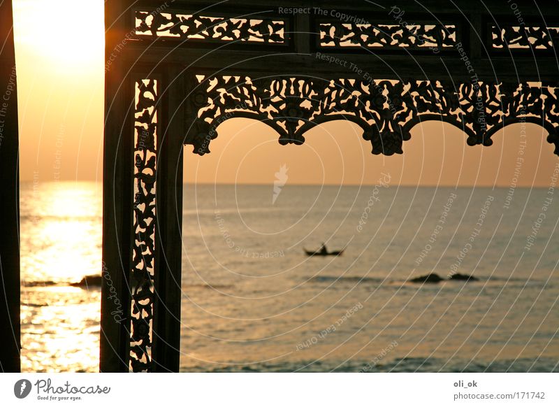 Weitblick Farbfoto Außenaufnahme Abend Dämmerung Licht Reflexion & Spiegelung Sonnenaufgang Sonnenuntergang Gegenlicht Schwache Tiefenschärfe Zentralperspektive