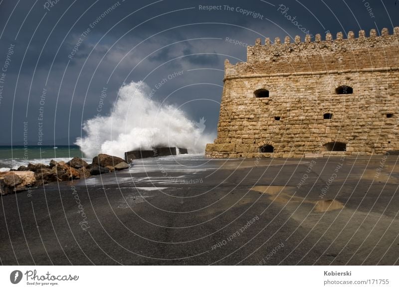 Hafenfestung-Koules-Heraklion Farbfoto Außenaufnahme Menschenleer Tag Panorama (Aussicht) Urelemente Wasser Gewitterwolken Sturm Wellen Küste Meer Insel