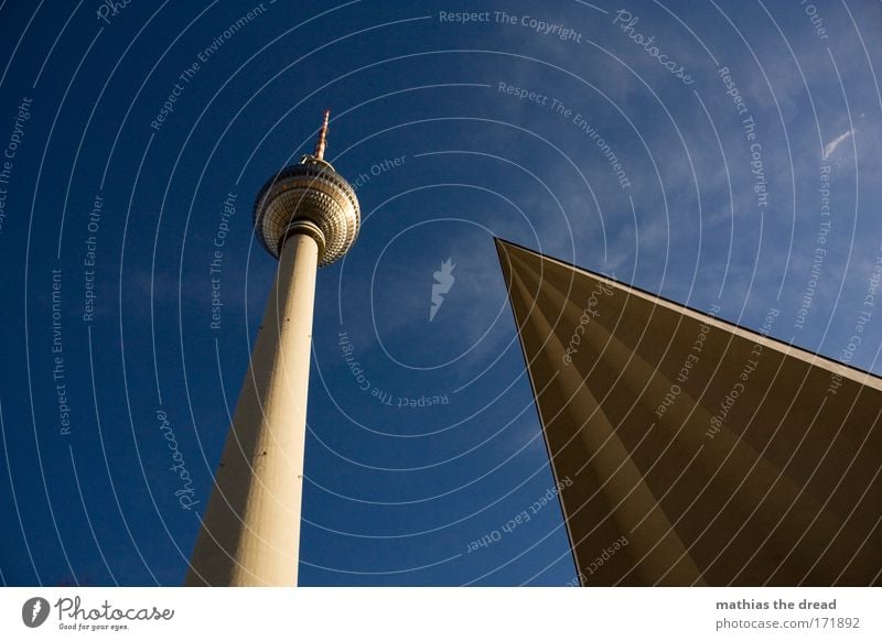 SPITZ ZULAUFEND Farbfoto Außenaufnahme Menschenleer Hintergrund neutral Tag Schatten Kontrast Sonnenlicht Schwache Tiefenschärfe Wissenschaften Fortschritt