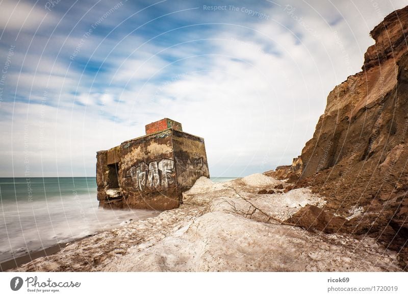 Bunker an der Ostseeküste bei Wustrow Tourismus Strand Meer Winter Wasser Wolken Küste Ruine historisch kalt Krieg Natur Ferien & Urlaub & Reisen