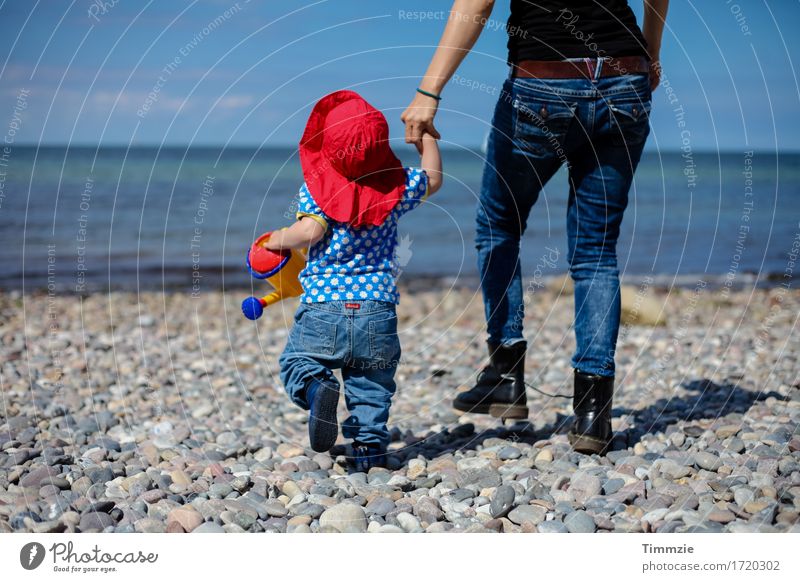 goin to the beach Freude Glück Ferien & Urlaub & Reisen Sommerurlaub Strand Meer Kleinkind Junge Frau Jugendliche Eltern Erwachsene Mutter