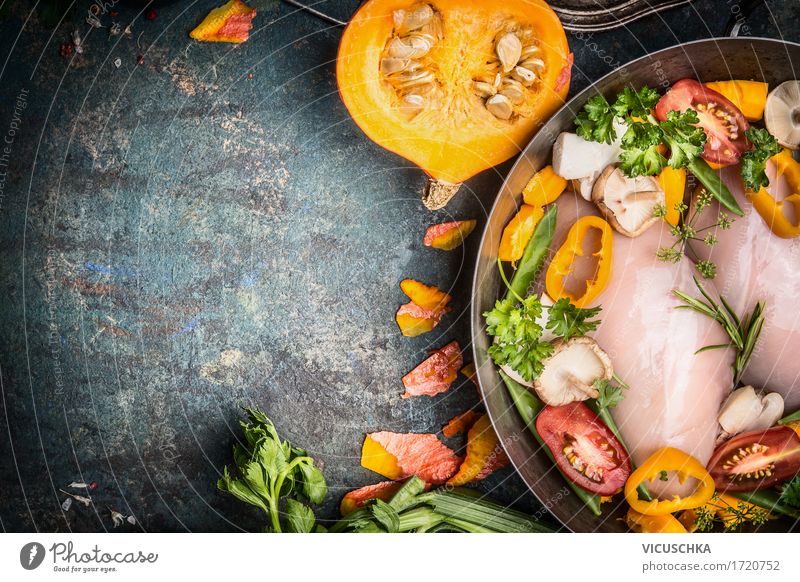 Hähnchenbrust in Kochtopf mit Kürbis und Gemüse Lebensmittel Fleisch Kräuter & Gewürze Ernährung Abendessen Festessen Bioprodukte Diät Slowfood Topf Stil Design