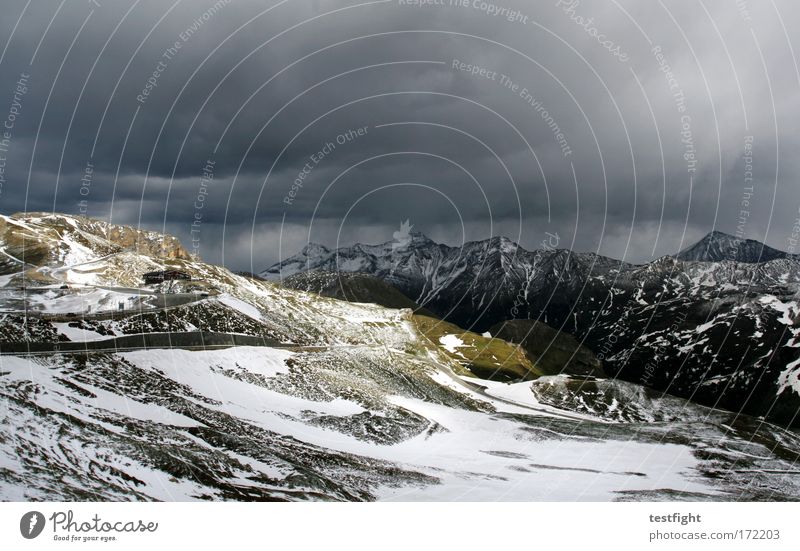 it´s snowtime, ladies and gentlemen Farbfoto Außenaufnahme Menschenleer Textfreiraum oben Tag Licht Schatten Panorama (Aussicht) Weitwinkel