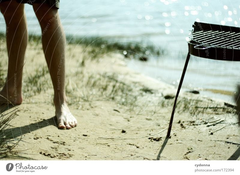 Grillen am See Farbfoto Außenaufnahme Detailaufnahme Textfreiraum oben Textfreiraum unten Textfreiraum Mitte Tag Schatten Kontrast Sonnenlicht