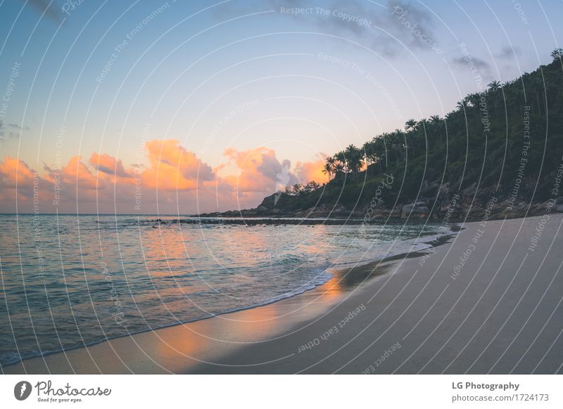 Sonnenuntergang am Flaschenstrand schön Erholung Ferien & Urlaub & Reisen Tourismus Strand Meer Insel Seil Sand Wolken Wärme Verkehr Wasserfahrzeug Sicherheit