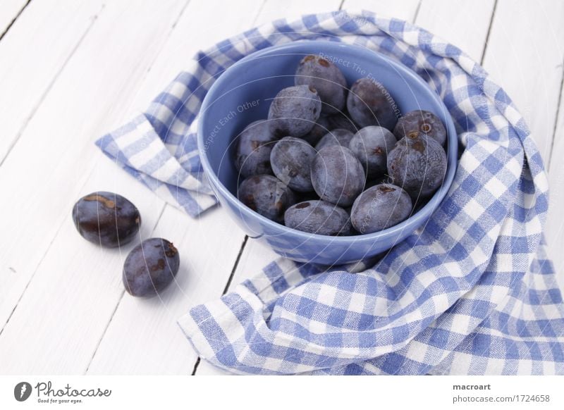 Pfläumchen Pflaume Schalen & Schüsseln landhaus stil Holzbrett Holztisch blau Tischwäsche Frucht Gesunde Ernährung Essen Foodfotografie Lebensmittel kariert