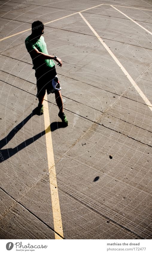 MOONWALK Farbfoto Gedeckte Farben Außenaufnahme Strukturen & Formen Tag Dämmerung Schatten Kontrast Silhouette Sonnenlicht Gegenlicht Bewegungsunschärfe