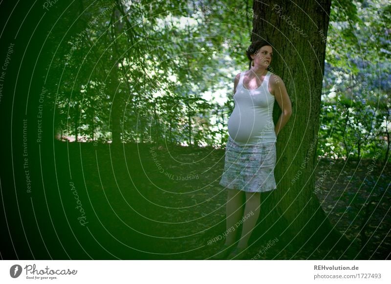 Warten ... Mensch Frau Erwachsene Familie & Verwandtschaft Leben Bauch 1 30-45 Jahre Umwelt Natur Landschaft Pflanze Baum Blatt Garten Park Denken Erholung