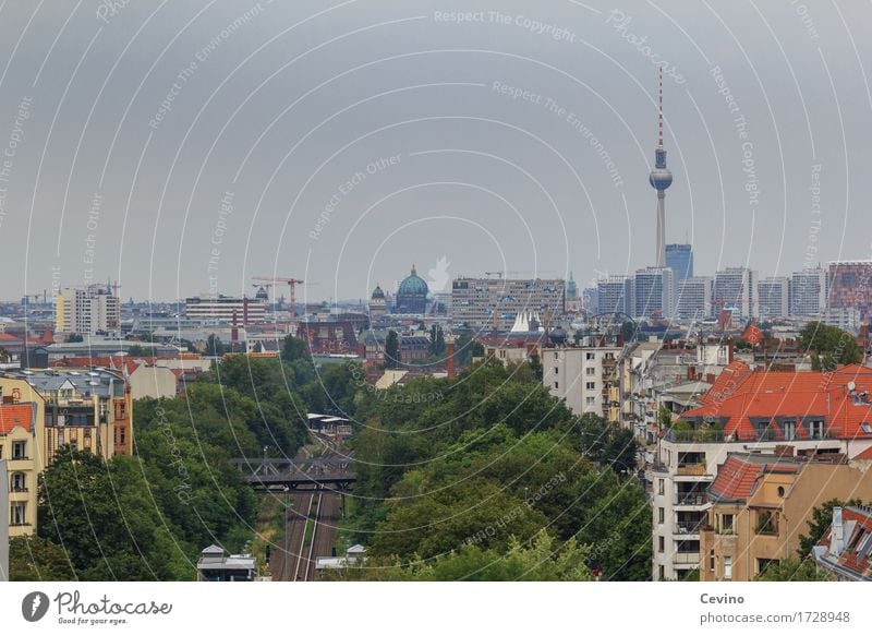 Berlin Deutschland Europa Stadt Hauptstadt Stadtzentrum Skyline Haus Brücke Turm Bauwerk Sehenswürdigkeit Wahrzeichen Fernsehturm Berliner Fernsehturm