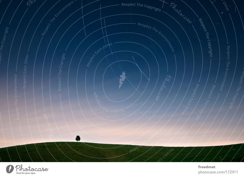 sommernachtstraum Farbfoto mehrfarbig Außenaufnahme Experiment Menschenleer Nacht Langzeitbelichtung Totale Weitwinkel Umwelt Natur Landschaft Himmel