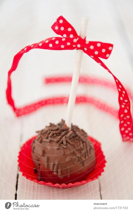 Cakepop Cakepops Pops Lollipop Kuchen Süßwaren rund rot Schleife Weihnachten & Advent Geschenkband Punkt gepunktet Schokolade Kuvertüre Schokoladenstreusel