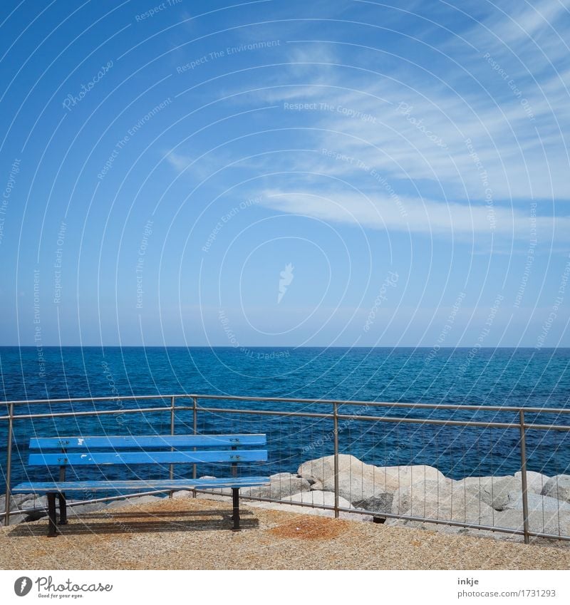 Rückenwind Ferien & Urlaub & Reisen Tourismus Ferne Sommer Sommerurlaub Sonne Meer Himmel Horizont Schönes Wetter Menschenleer Hafen Küstenstraße Bank Holzbank