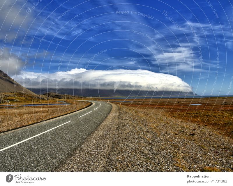 Wolkenberg Natur Landschaft Luft Sturm Berge u. Gebirge Island Europa Menschenleer Verkehrswege Autofahren Straße Bewegung Ferien & Urlaub & Reisen Idylle Ferne