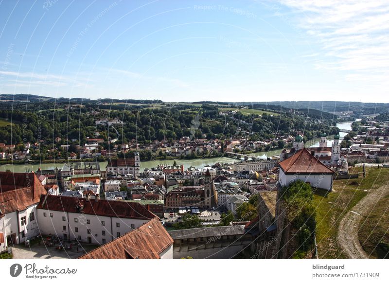 Castles and Dreams Tourismus Ausflug Ferne Sightseeing Städtereise Sommer Umwelt Natur Landschaft Himmel Baum Hügel Berge u. Gebirge Flussufer Stadt