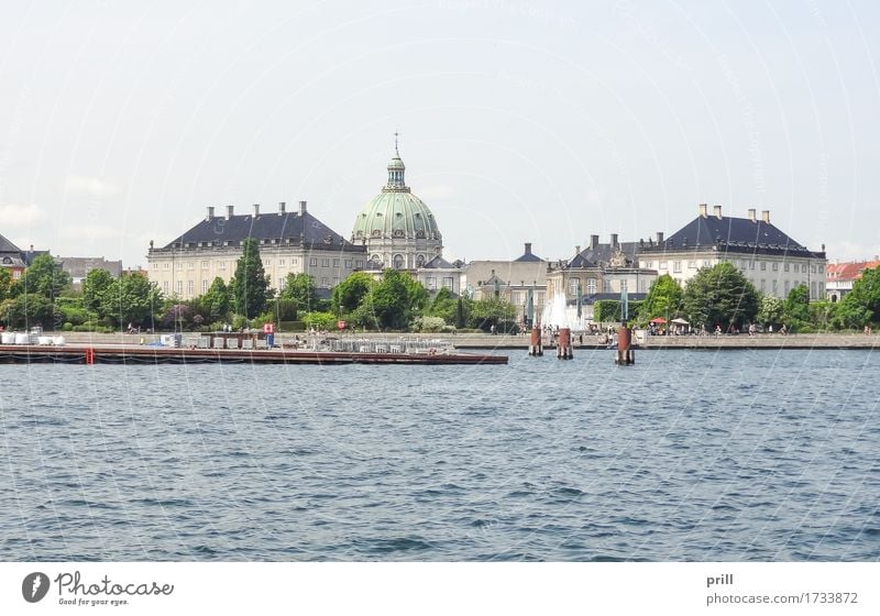 waterside scenery in Copenhagen Tourismus Sommer Haus Kultur Wasser Küste Flussufer Stadt Hauptstadt Skyline Architektur Fassade alt Kopenhagen Dänemark