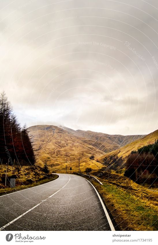 Curved Ferien & Urlaub & Reisen Ausflug Abenteuer Ferne Umwelt Natur Landschaft Urelemente Wolken Klima schlechtes Wetter Berge u. Gebirge Highlands Schottland