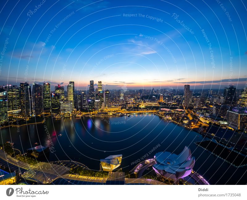 Singapur Weitsicht bei Nacht Singapore Singapurer Asien Hauptstadt Hafenstadt Skyline Haus Hochhaus Bankgebäude Bauwerk Gebäude Sehenswürdigkeit Wasser