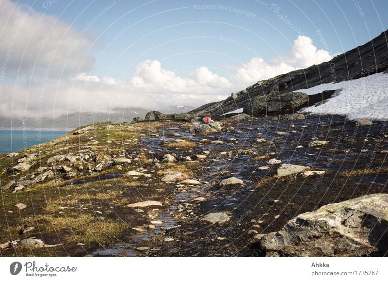 Schneeschmelze Abenteuer wandern Natur Wasser Himmel Wolken Frühling Klimawandel Seeufer Wege & Pfade Zeichen nass Farbfoto Außenaufnahme