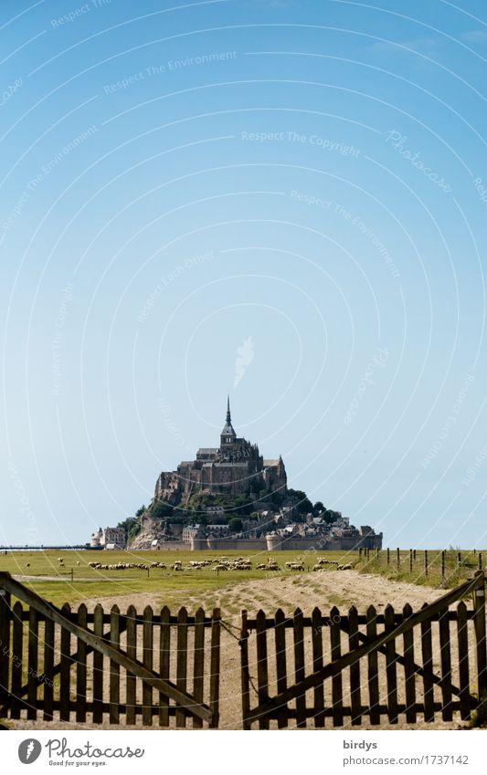 Mont - Saint - Michel bei Ebbe Ferien & Urlaub & Reisen Tourismus Sightseeing Sommer Sommerurlaub Landwirtschaft Forstwirtschaft Wolkenloser Himmel