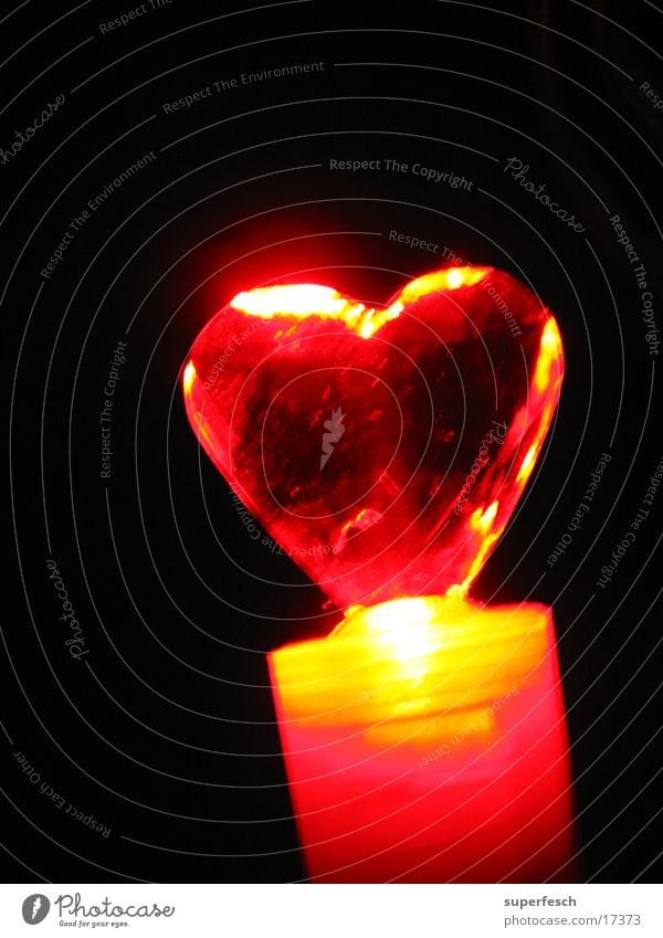 Let Love Rule (4) Lampe Wärme Herz glänzend Liebe rot Physik Farbfoto Detailaufnahme