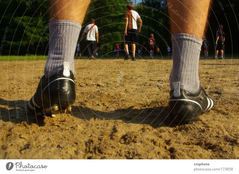 Die Angst des Torwarts beim Elfmeter Freizeit & Hobby Spielen Fußballer Sommer Sport Ballsport Sportveranstaltung Fußballplatz Mensch maskulin Junge Mann