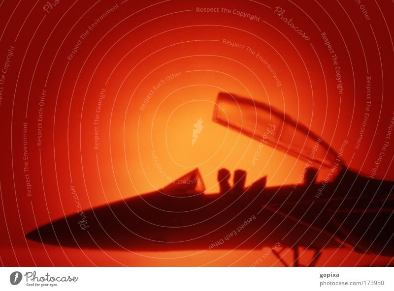 Plastikmodell des Cockpits einer F-15 Farbfoto Studioaufnahme Nahaufnahme Detailaufnahme Menschenleer Textfreiraum oben Abend Dämmerung Kunstlicht Licht