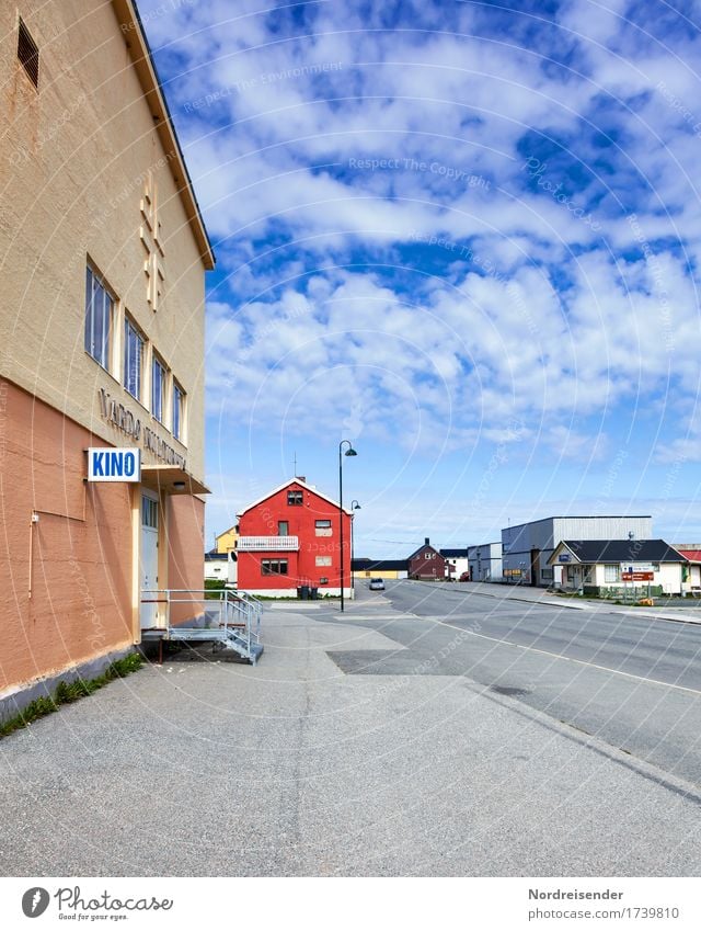 Kino Ferien & Urlaub & Reisen Tourismus Ferne Medien Himmel Wolken Schönes Wetter Dorf Kleinstadt Stadt Menschenleer Haus Gebäude Architektur Verkehr