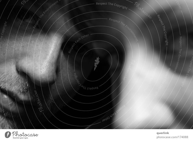 band of two Schwarzweißfoto Innenaufnahme Nahaufnahme Morgen Tag Licht Schatten Kontrast Starke Tiefenschärfe Blick Blick in die Kamera Mensch maskulin