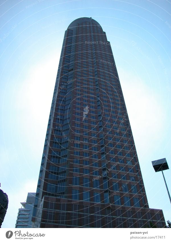 Gigant Messeturm Hochhaus Stadt Frankfurt am Main Architektur goliat Spitze