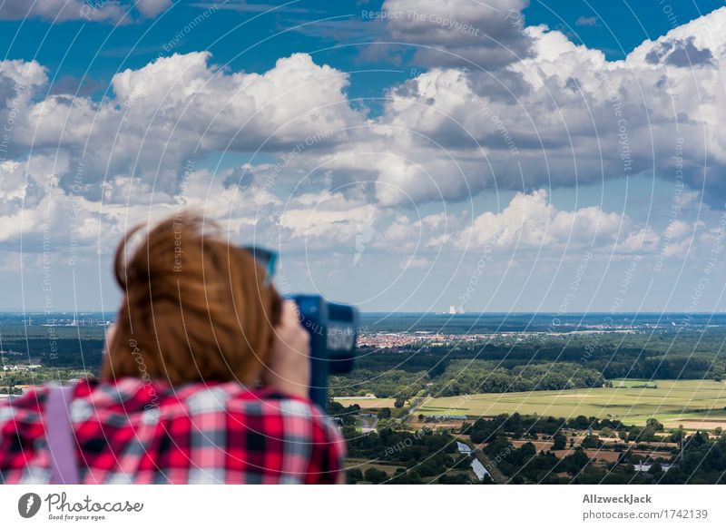 Plant watching 1 Mensch feminin Junge Frau Jugendliche 18-30 Jahre Erwachsene Stadt beobachten Stromkraftwerke Aussicht Panorama (Aussicht) Fernglas