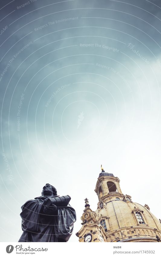 Reformation Tourismus Städtereise Skulptur Kultur Himmel Stadt Stadtzentrum Platz Marktplatz Architektur Sehenswürdigkeit Wahrzeichen Denkmal Zeichen stehen