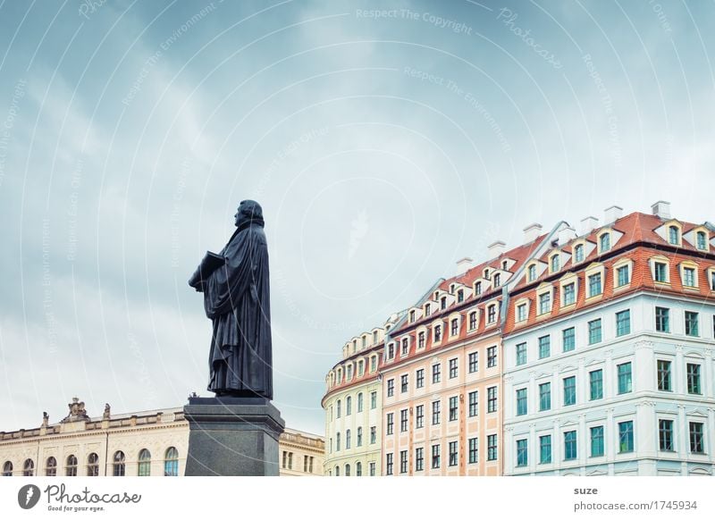 Vortrag Tourismus Städtereise Haus Skulptur Kultur Himmel Stadt Stadtzentrum Platz Marktplatz Architektur Sehenswürdigkeit Wahrzeichen Denkmal Zeichen stehen