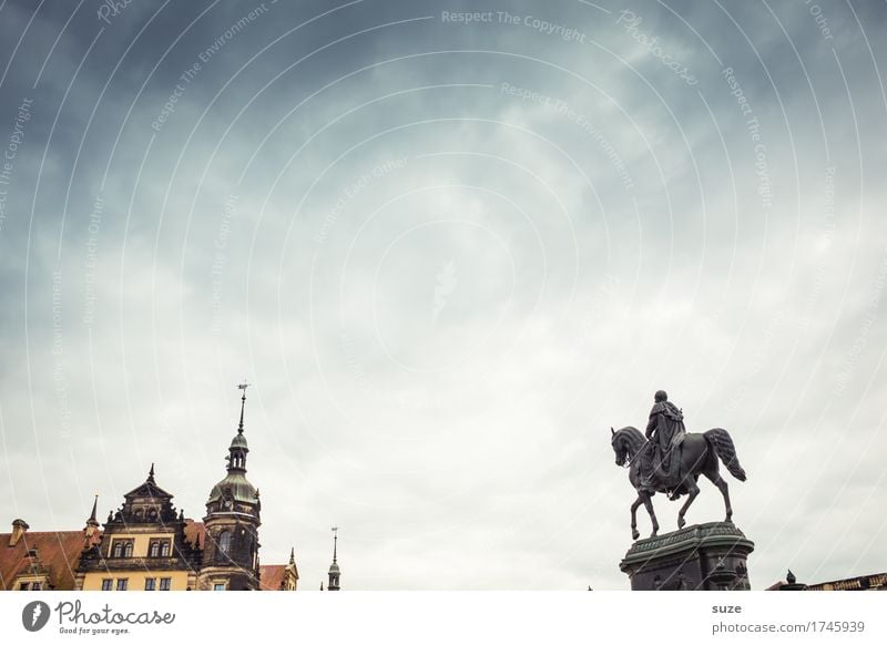 Spitzenreiter Tourismus Städtereise Skulptur Kultur Himmel Stadt Platz Architektur Sehenswürdigkeit Wahrzeichen Denkmal Pferd alt historisch blau