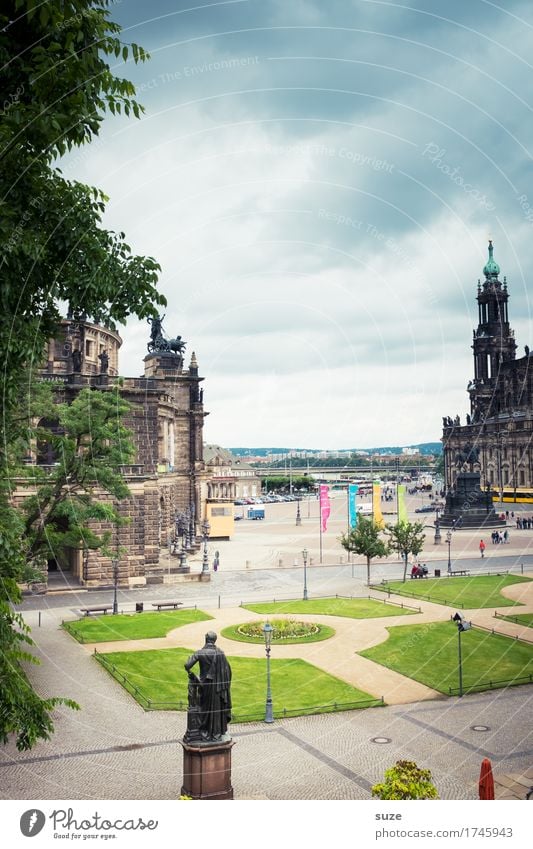 Theaterplatz Tourismus Sightseeing Städtereise Museum Skulptur Kultur Stadt Hauptstadt Stadtzentrum Platz Architektur Sehenswürdigkeit Wahrzeichen Denkmal