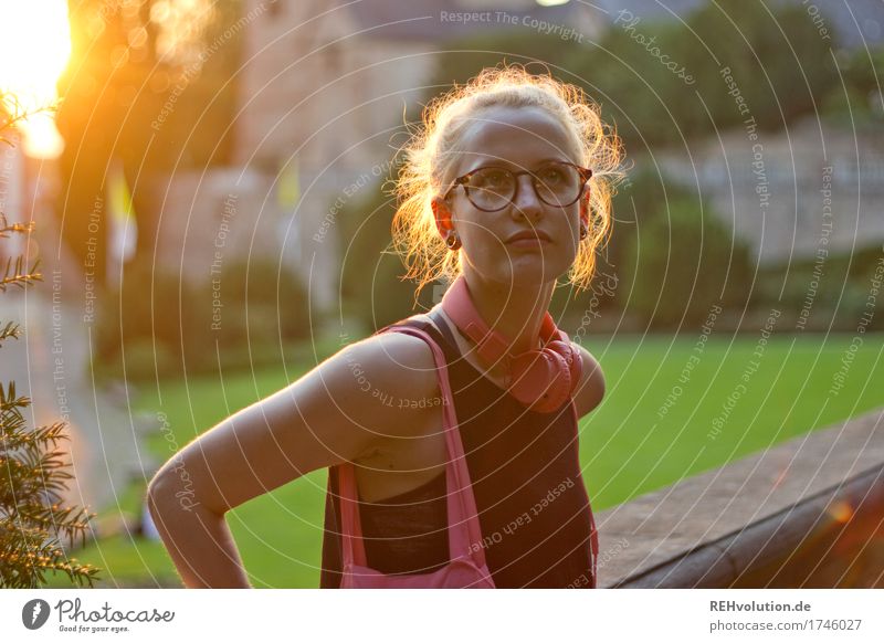 Alexa | im Abendlicht Lifestyle Stil Mensch feminin Junge Frau Jugendliche Haare & Frisuren Gesicht 1 18-30 Jahre Erwachsene Jugendkultur Medien Park