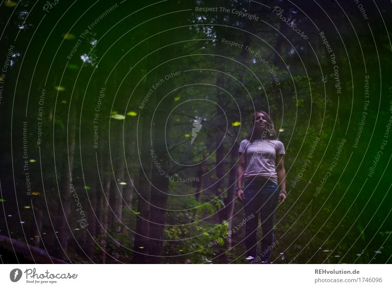 Julia | Spiegelbild Freizeit & Hobby Ausflug Mensch feminin Junge Frau Jugendliche Erwachsene 1 18-30 Jahre Umwelt Natur Wald See T-Shirt Jeanshose Wasser