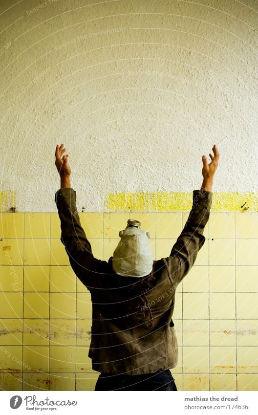 YMCA Farbfoto Gedeckte Farben Innenaufnahme Tag Schatten Kontrast Oberkörper Rückansicht heimwerken Tanzen Mensch maskulin Junger Mann Jugendliche Erwachsene 1