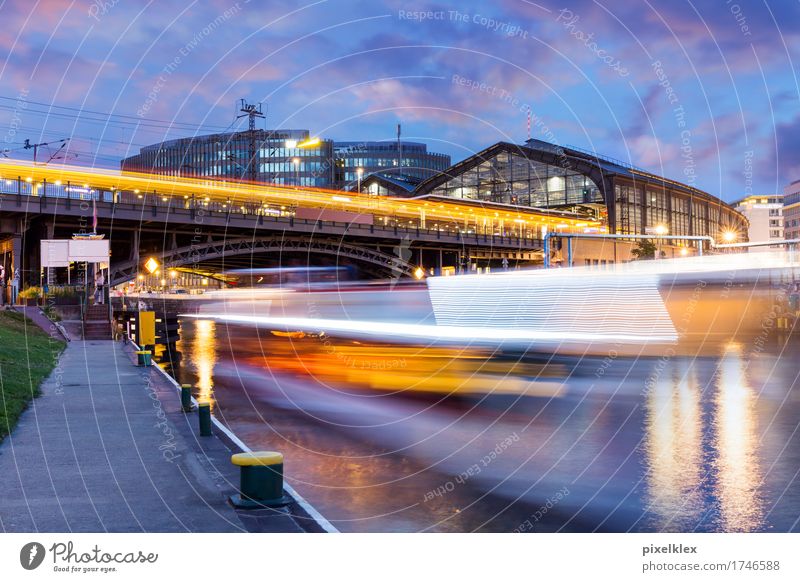 Bahnhof Friedrichstraße bei Nacht, Berlin Ferien & Urlaub & Reisen Tourismus Ausflug Sightseeing Städtereise Sommer Nachtleben Nachthimmel Fluss Spree