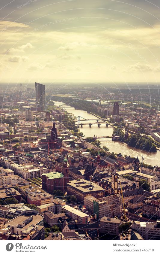 Frankfurt 2 Himmel Wolken Sommer Frankfurt am Main Hessen Stadt Stadtzentrum Altstadt Hochhaus Kirche Dom Gebäude Sehenswürdigkeit Wahrzeichen dreckig Fluss