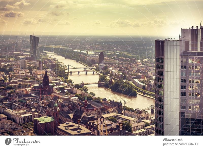 Frankfurt 3 Himmel Wolken Sommer Frankfurt am Main Hessen Stadt Stadtzentrum Altstadt Hochhaus Kirche Dom Sehenswürdigkeit Wahrzeichen dreckig hoch Aussicht