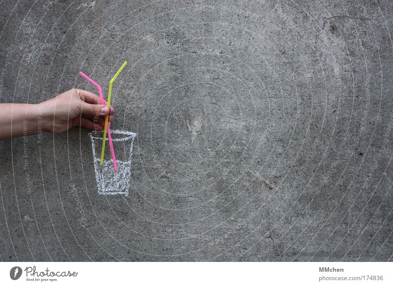 trink´doch einen mit Farbfoto Textfreiraum rechts Getränk Erfrischungsgetränk Trinkwasser Limonade Saft Alkohol Spirituosen Longdrink Cocktail Glas trinken kalt